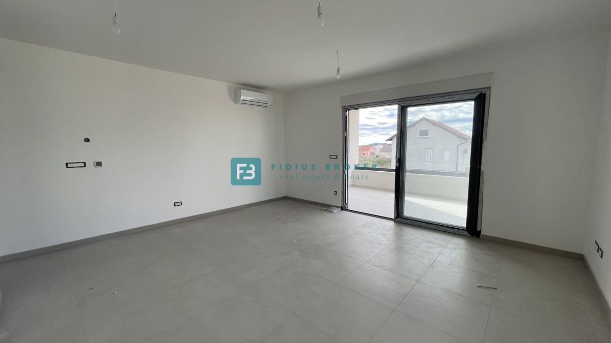 VODICE, novogradnja, moderno stanovanje, terasa, 2 spalnici