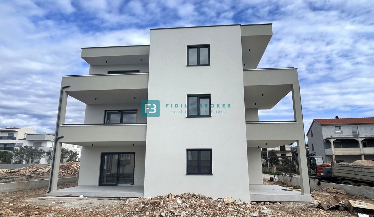 VODICE, novogradnja, moderno stanovanje, terasa, 2 spalnici