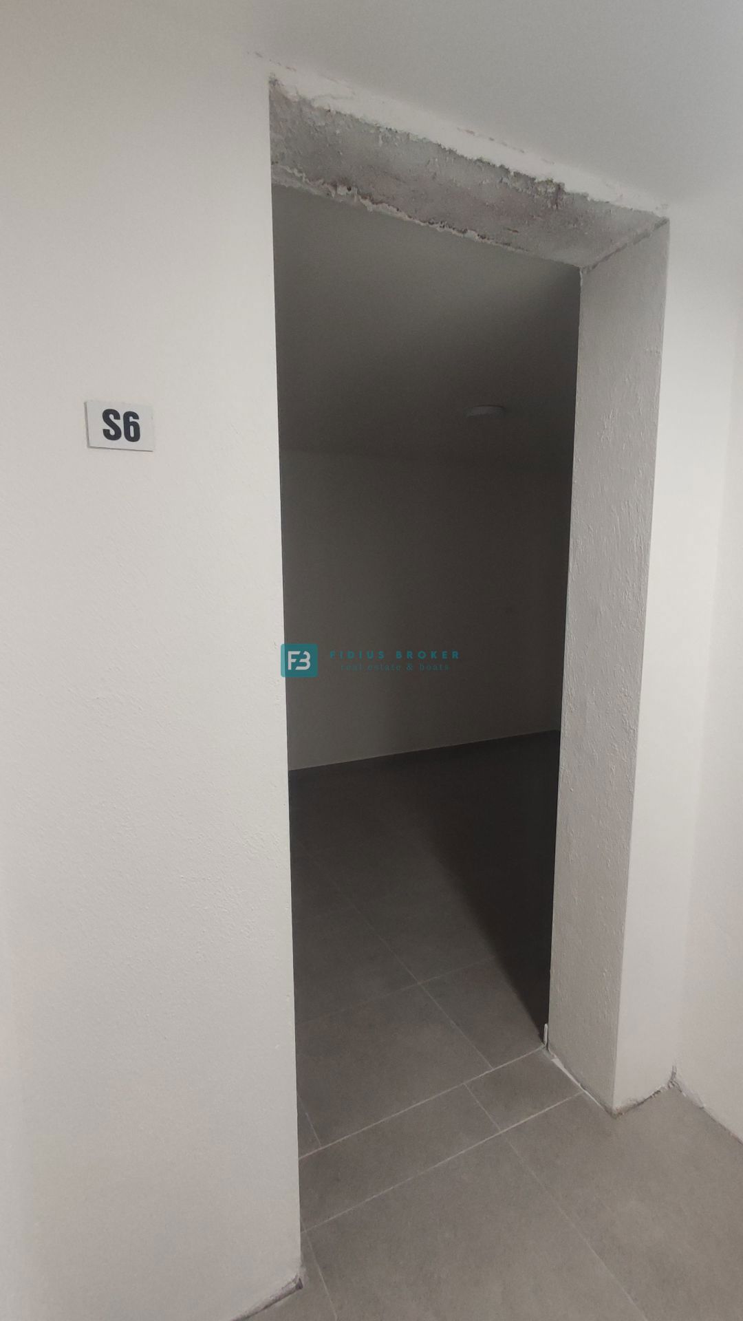 VODICE, novo, 2. nadstropje, dokončano, panoramski pogled na morje, 2 shrambi