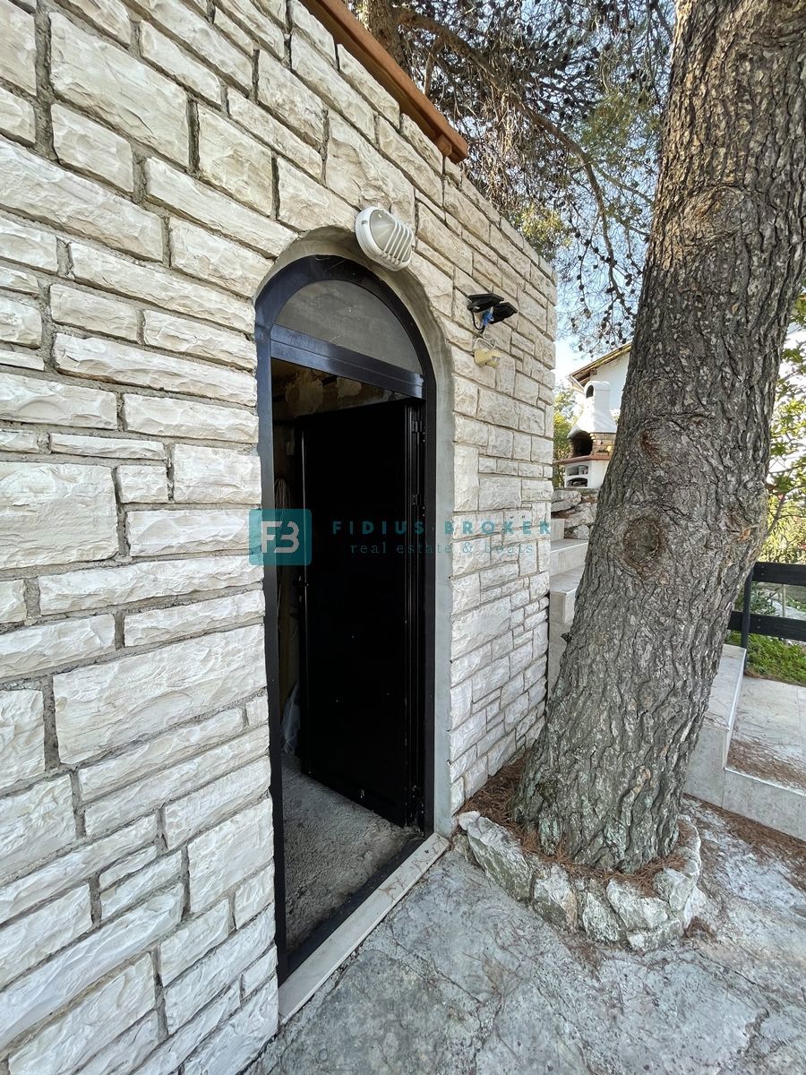 TISNO, čudovita samostojna hiša, 60 m od plaže, odprt pogled na morje