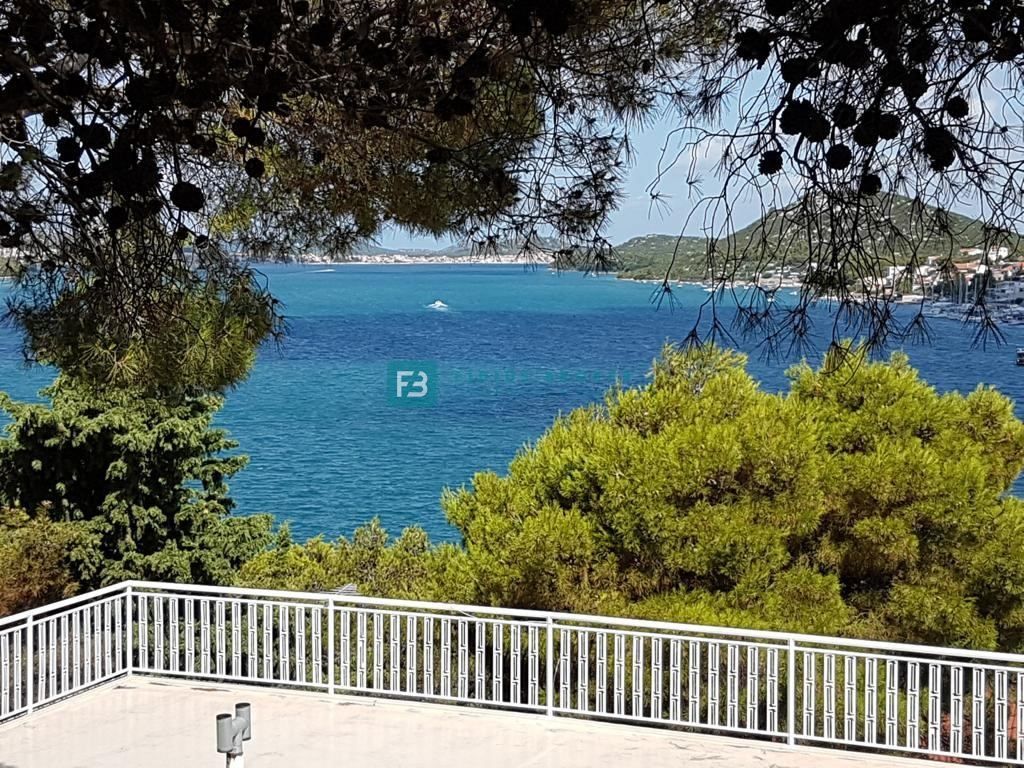 TISNO, čudovita samostojna hiša, 60 m od plaže, odprt pogled na morje