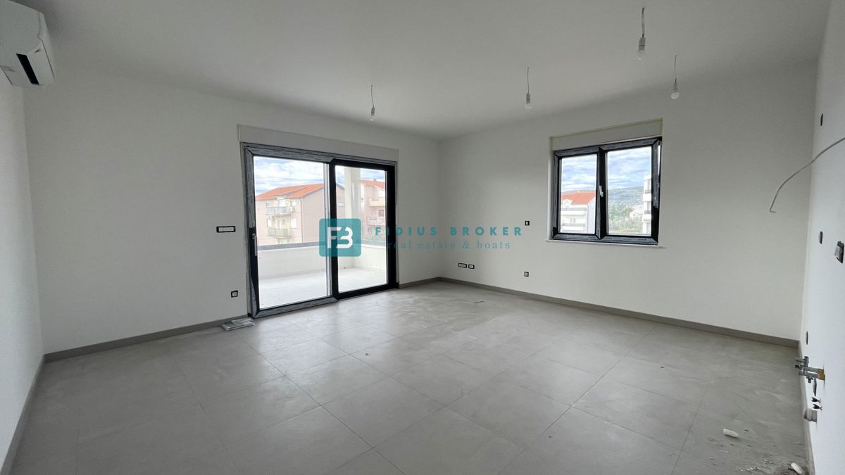 VODICE, novogradnja, moderno stanovanje, terasa, 2 spalnici