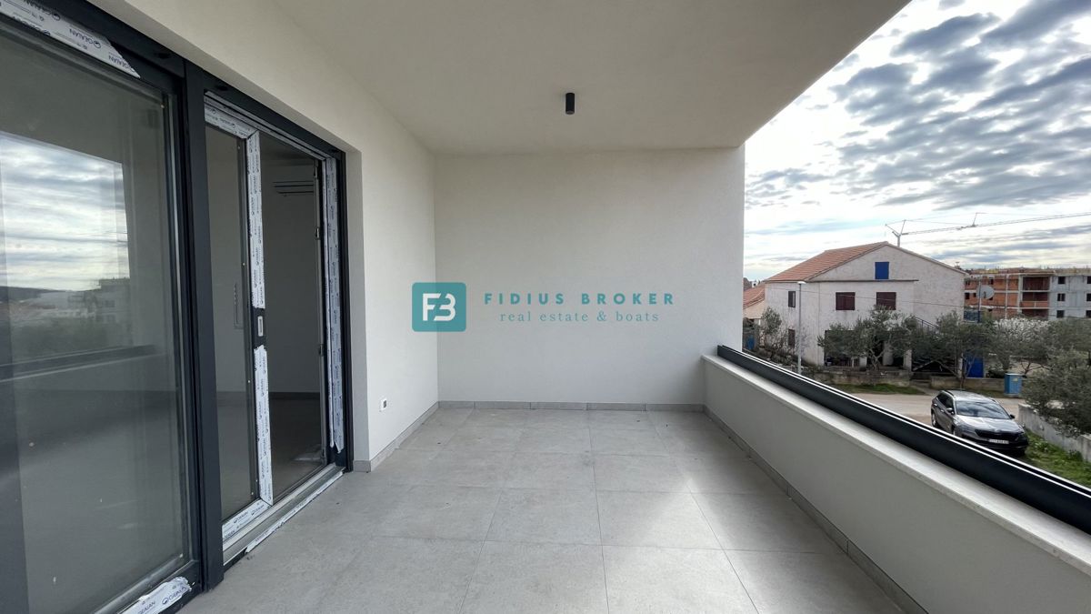 VODICE, novogradnja, moderno stanovanje, terasa, 2 spalnici