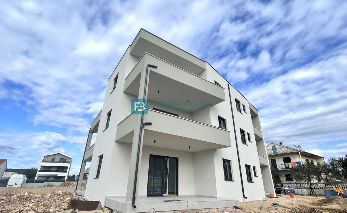 VODICE, novogradnja, moderno stanovanje, terasa, 2 spalnici