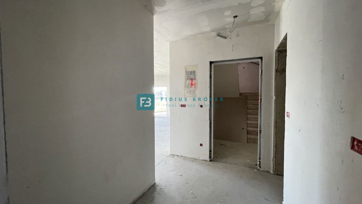 VODICE, novo, luksuzno stanovanje, vrhunska lokacija, 50 m do plaže, 1. nadstropje, terasa, dvigalo