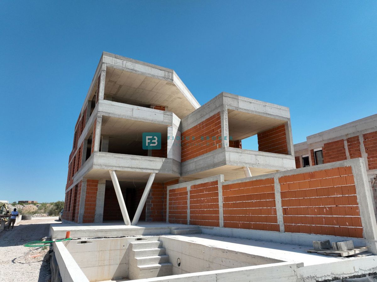 VODICE, novogradnja, penthouse, 2. nadstropje, pogled na morje, 3 ss