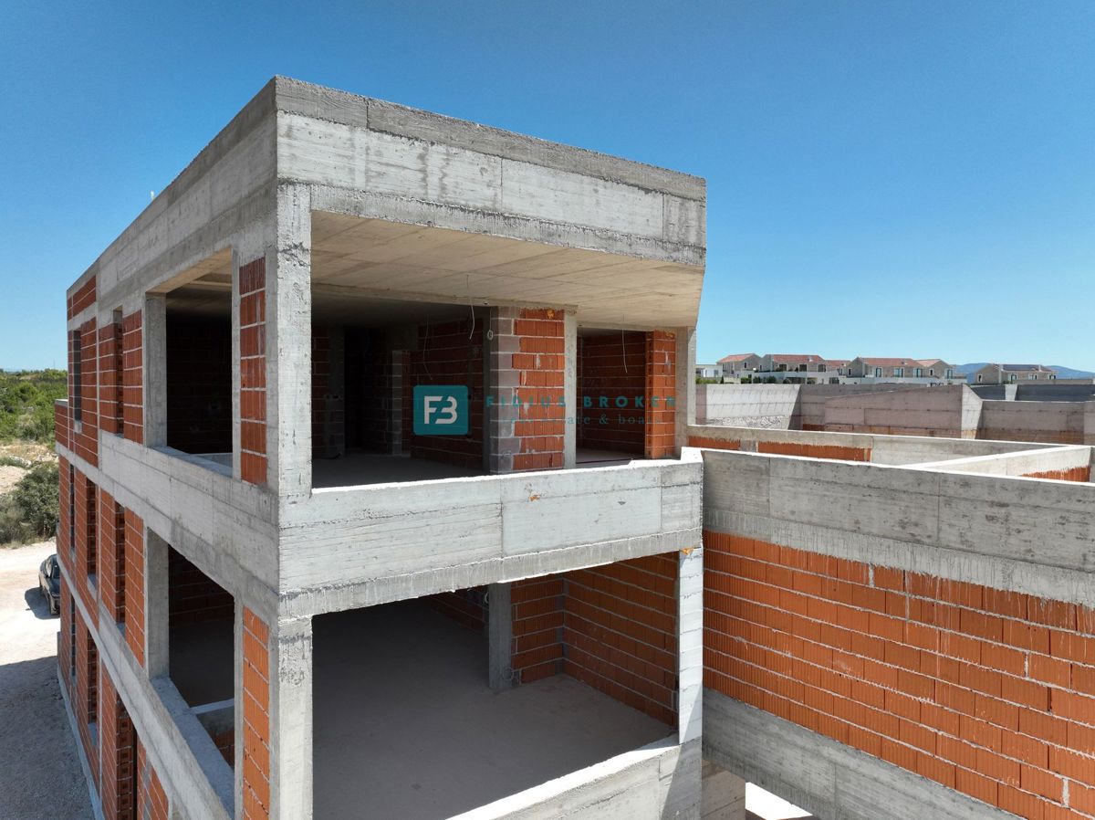 VODICE, novogradnja, penthouse, 2. nadstropje, pogled na morje, 3 ss