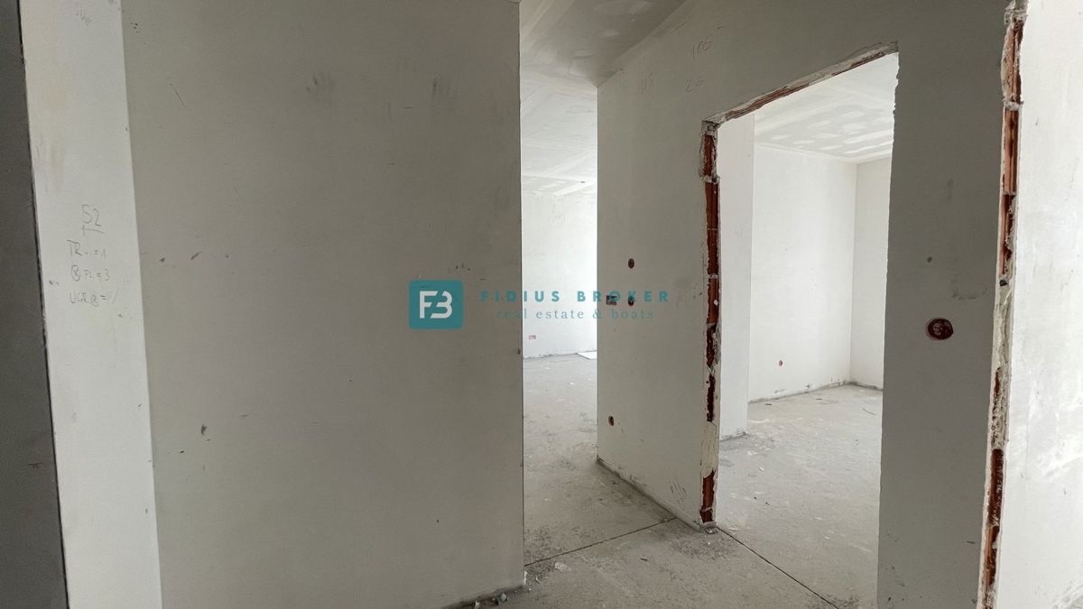 VODICE, novo, vrhunska lokacija, 50 m do plaže, pritličje, vrt