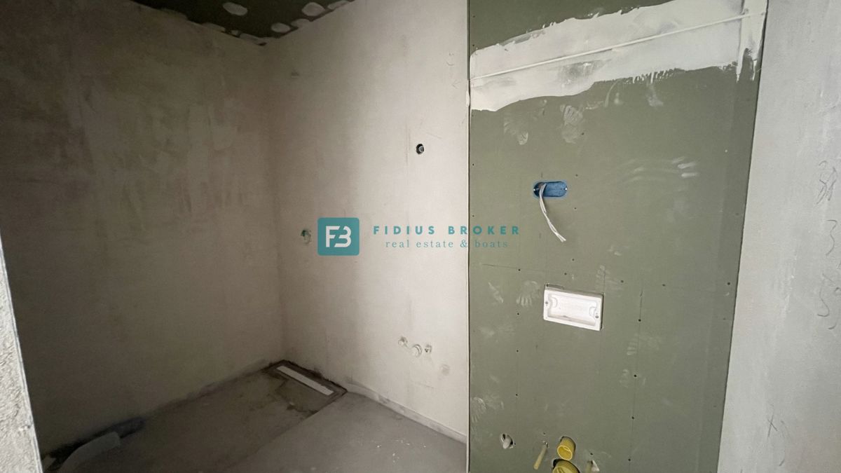 VODICE, novo, vrhunska lokacija, 50 m do plaže, pritličje, vrt