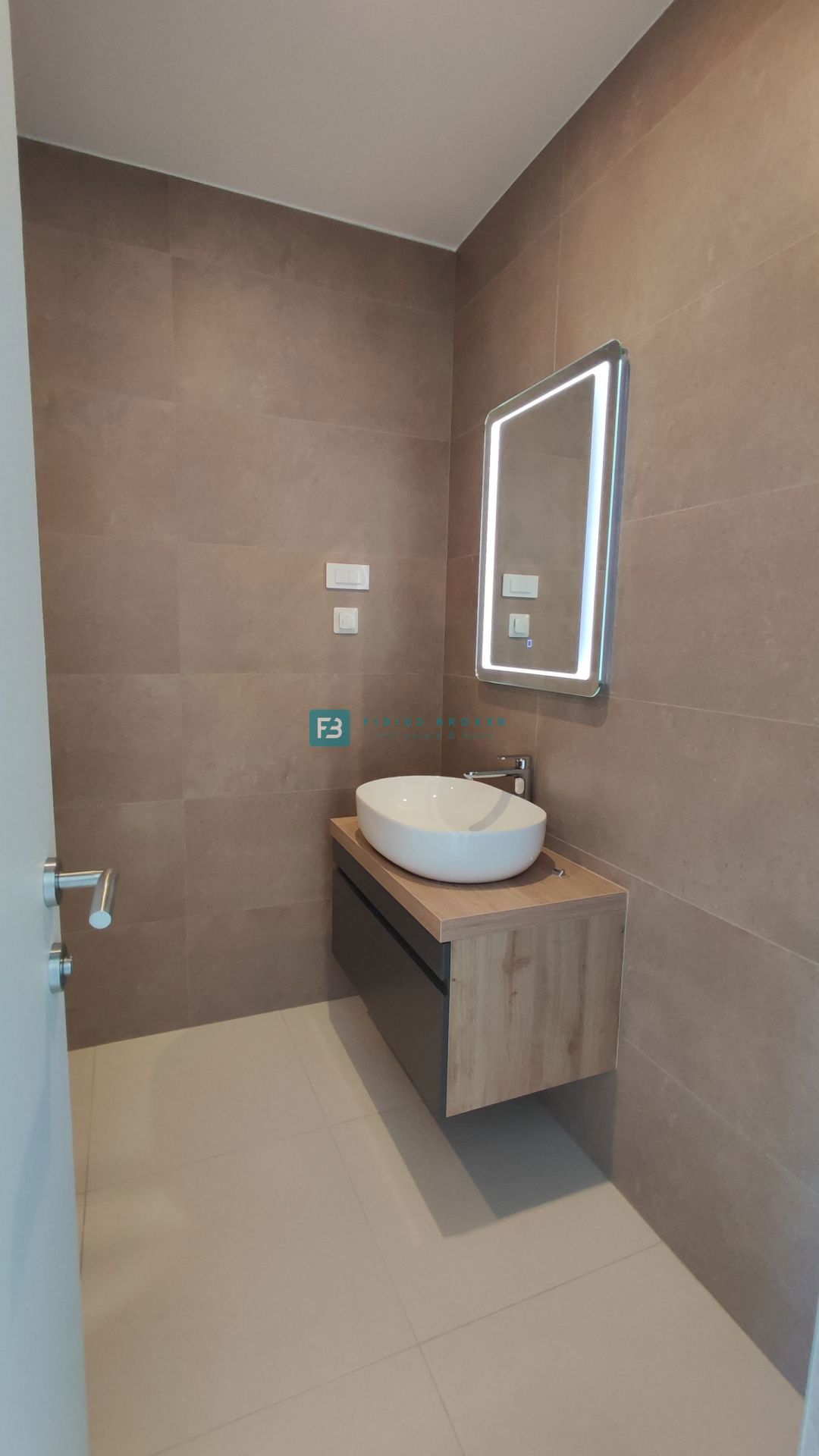 VODICE, novogradnja, moderno stanovanje, 1. nadstropje, 400 m od plaže