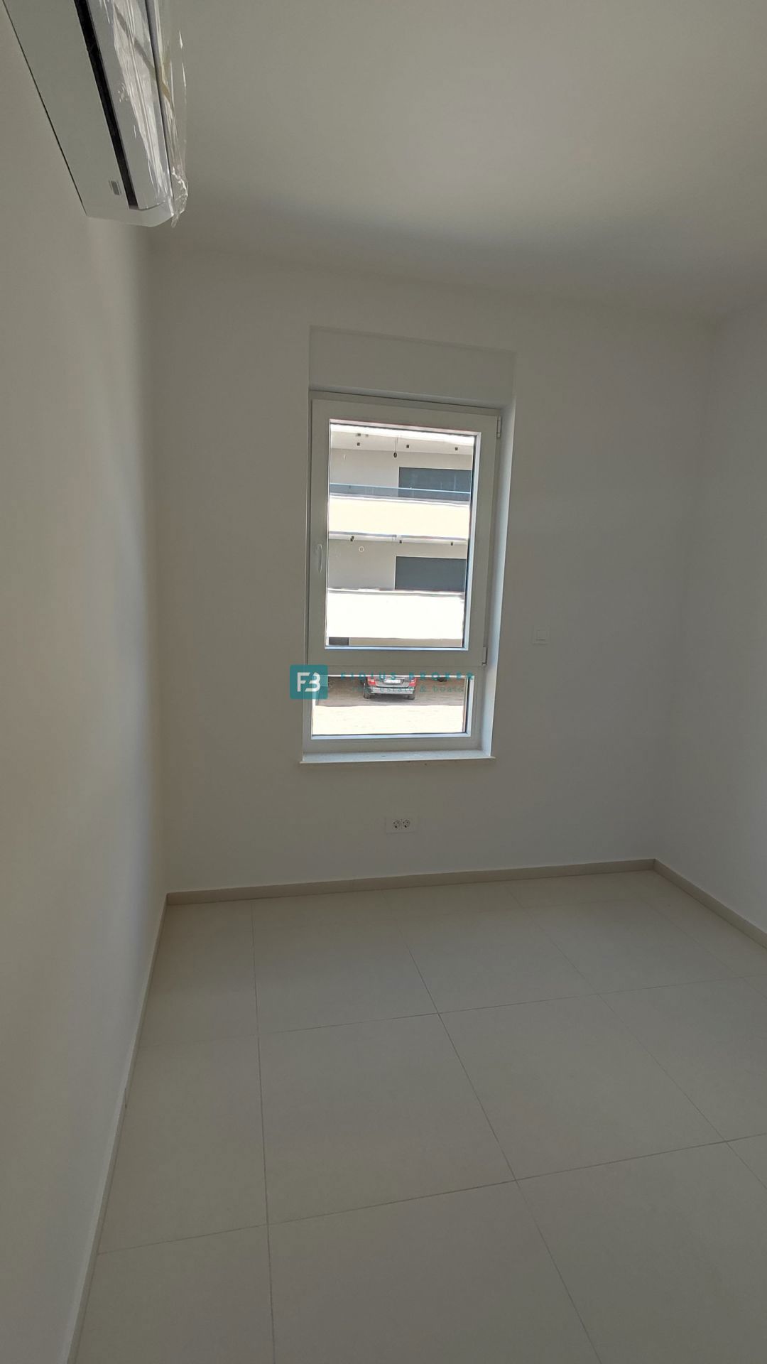 VODICE, novogradnja, moderno stanovanje, 1. nadstropje, 400 m od plaže