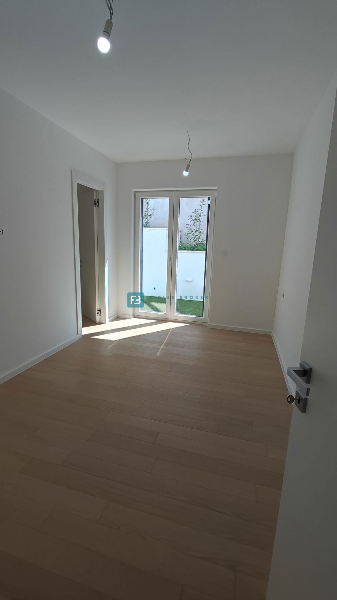 VODICE, novogradnja, luksuzno stanovanje, center, 250 m do rive