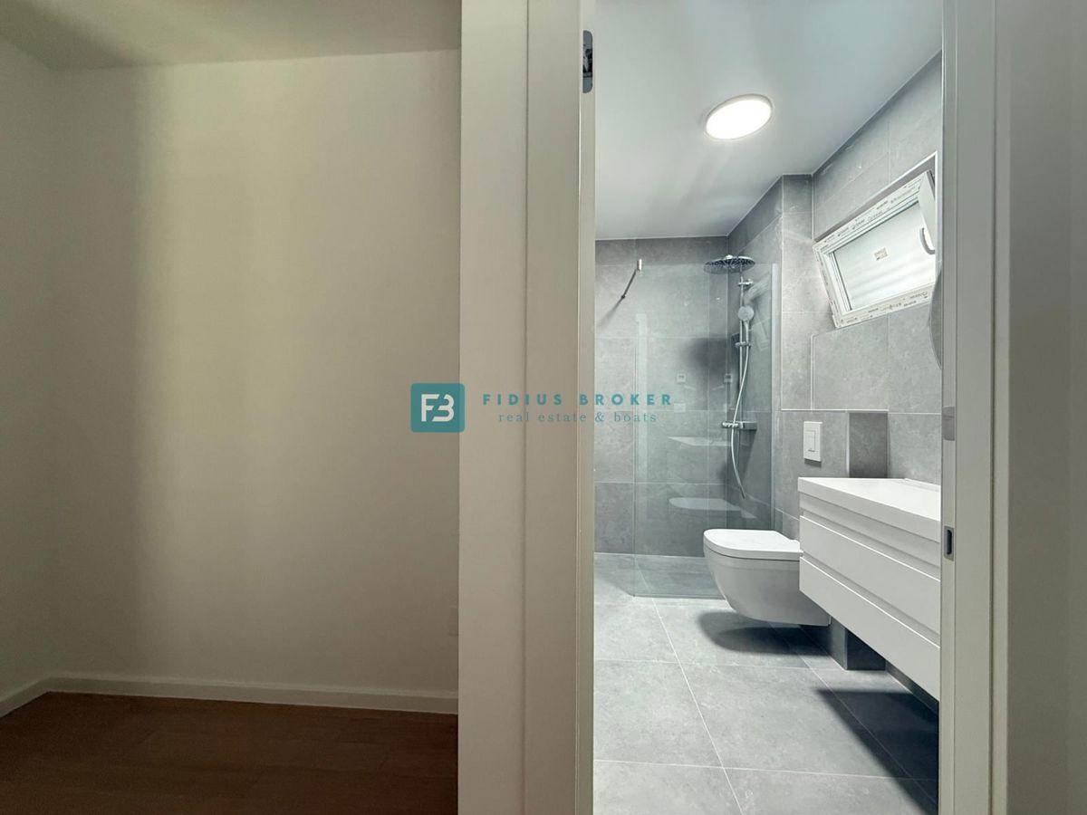 VODICE, novogradnja, luksuzno stanovanje, center, 250 m do rive