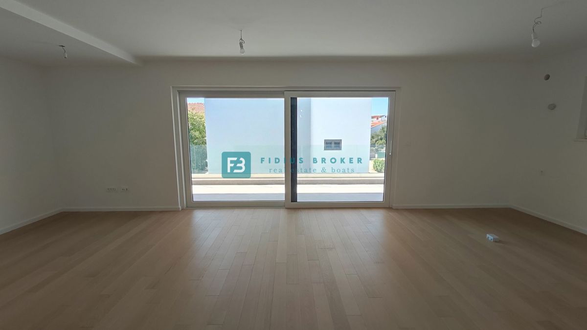 VODICE, novogradnja, luksuzno stanovanje, center, 250 m do rive