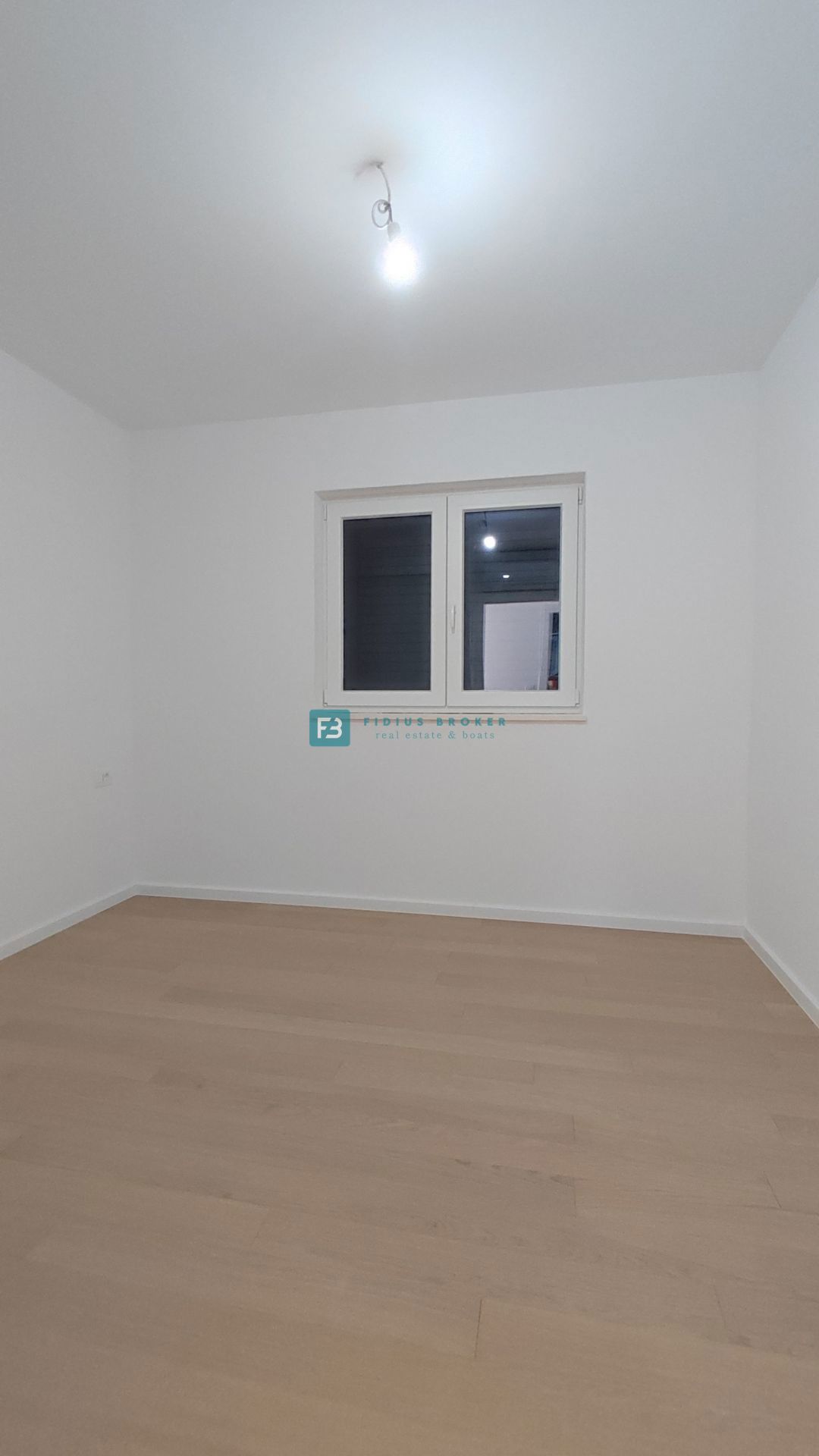 VODICE, novogradnja, luksuzno stanovanje, center, 250 m do rive