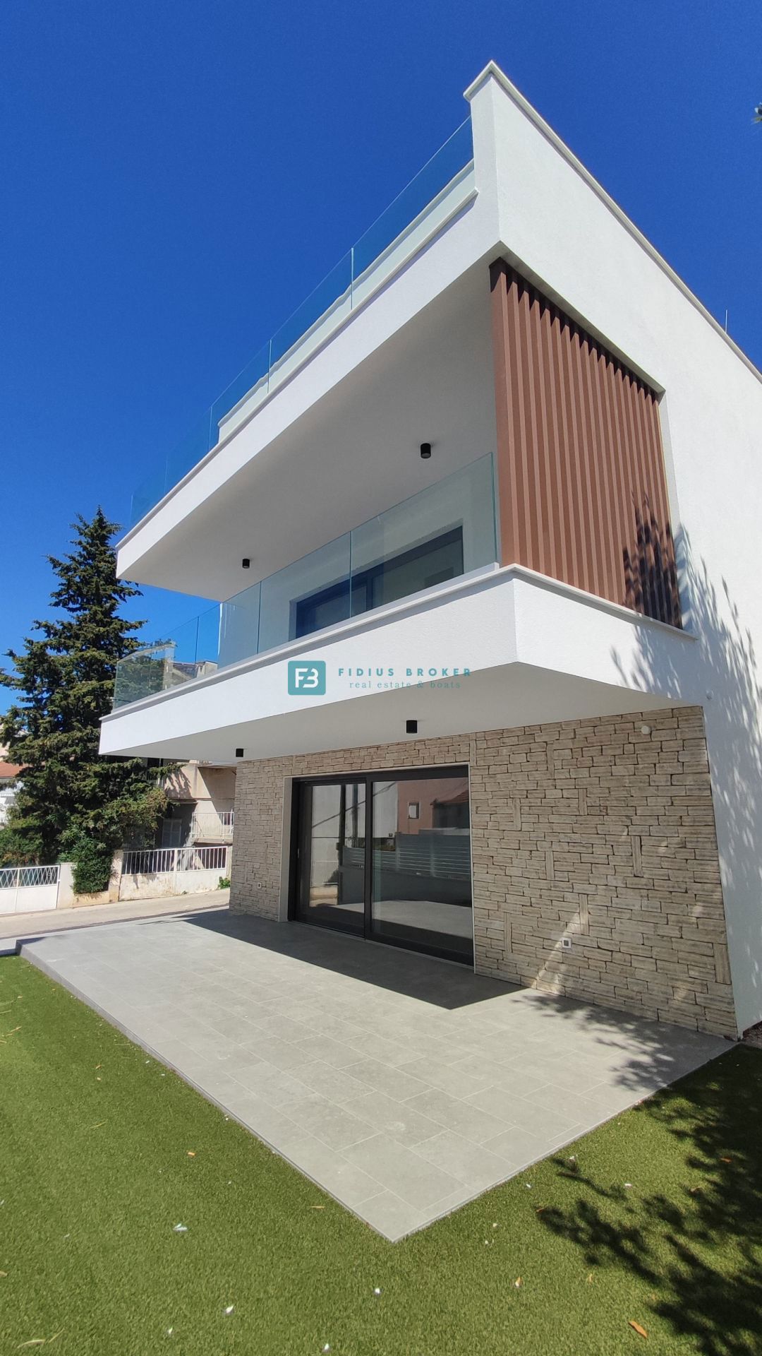 VODICE, novogradnja, luksuzno stanovanje, center, 250 m do rive