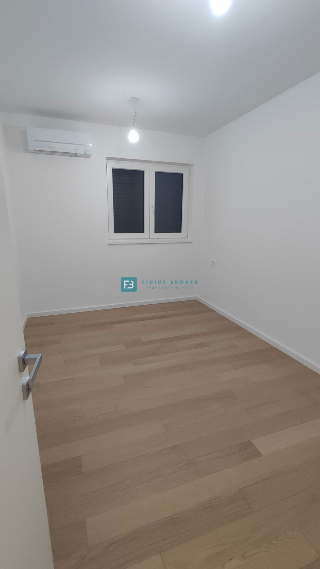 VODICE, novogradnja, luksuzno stanovanje, center, 250 m do rive