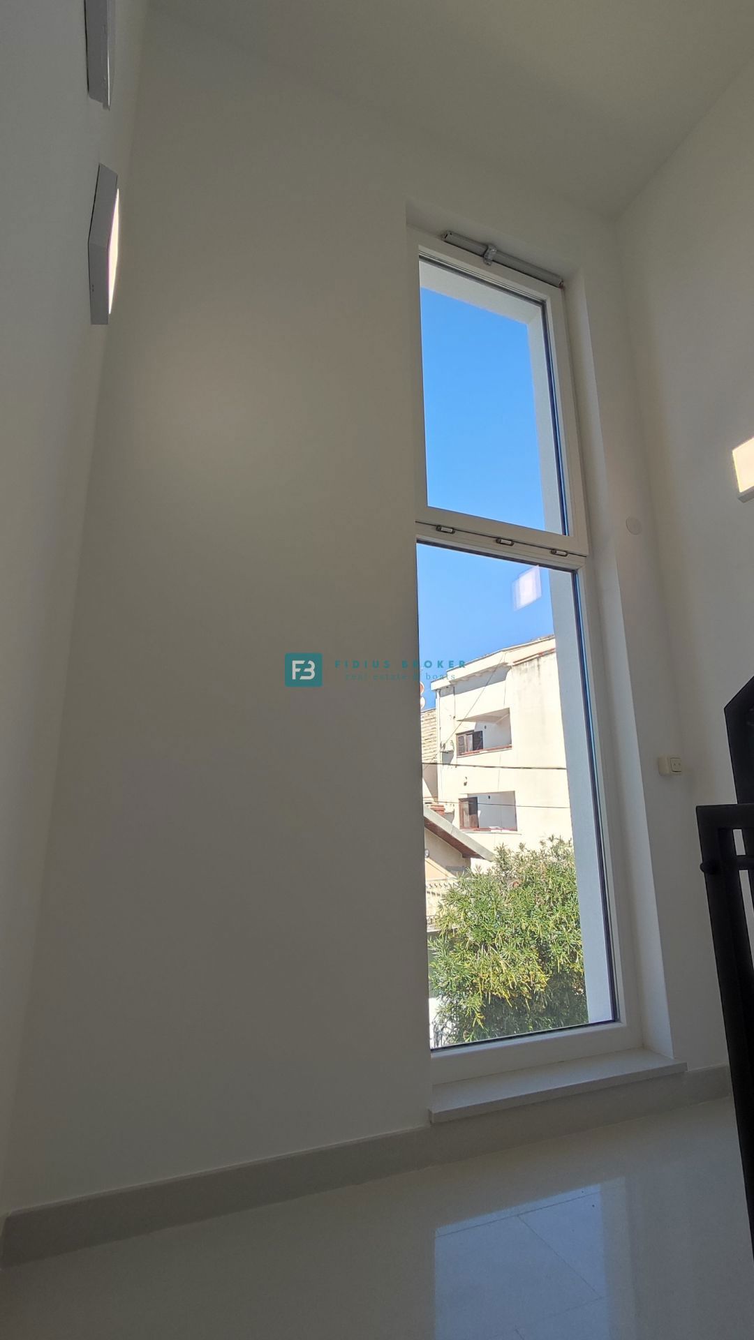 VODICE, novogradnja, luksuzno stanovanje, center, 250 m do rive