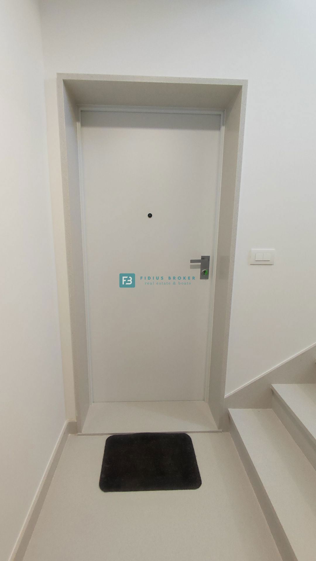 VODICE, novogradnja, luksuzno stanovanje, center, 250 m do rive