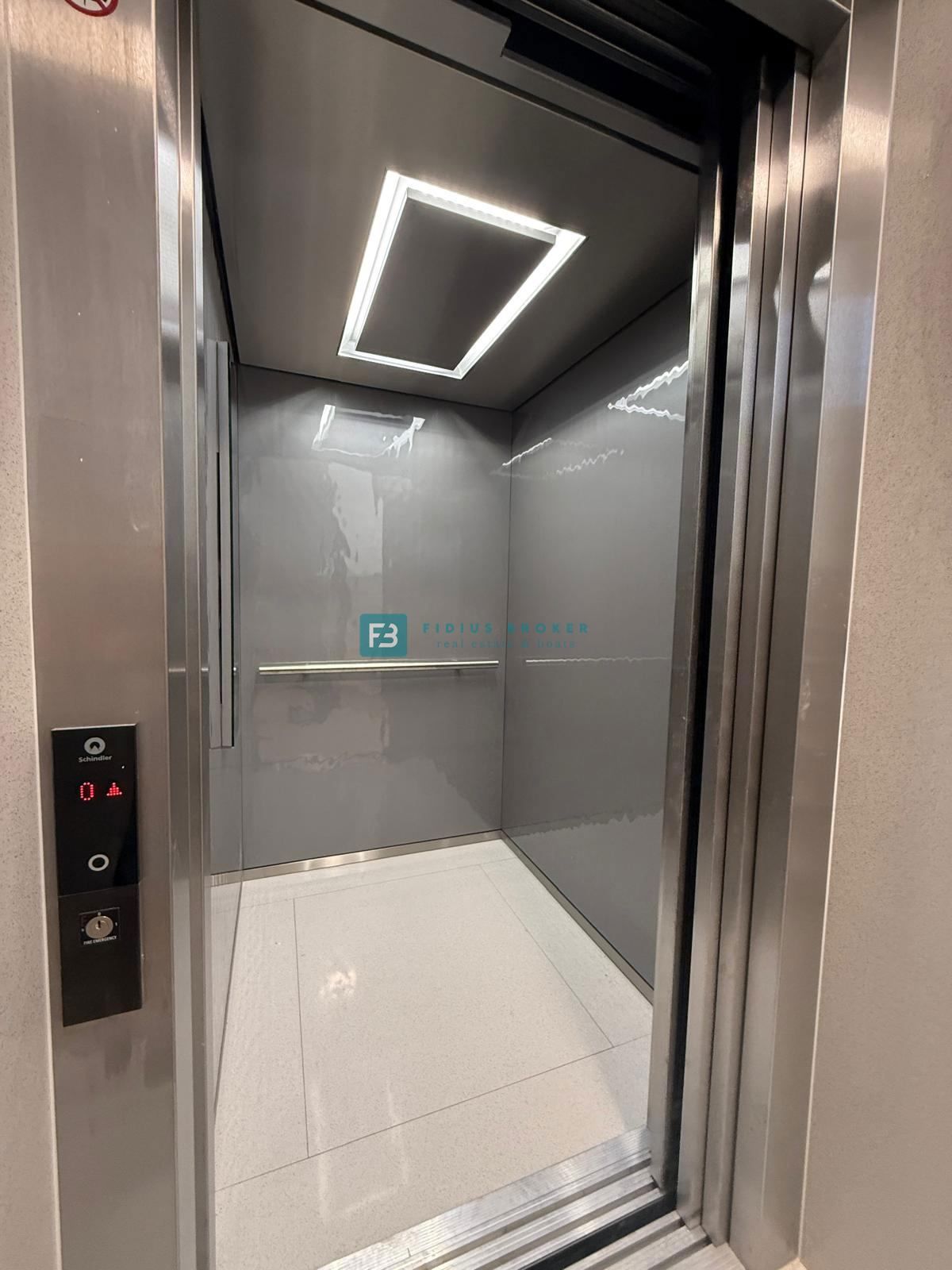 VODICE, novogradnja, luksuzno stanovanje, center, 250 m do rive