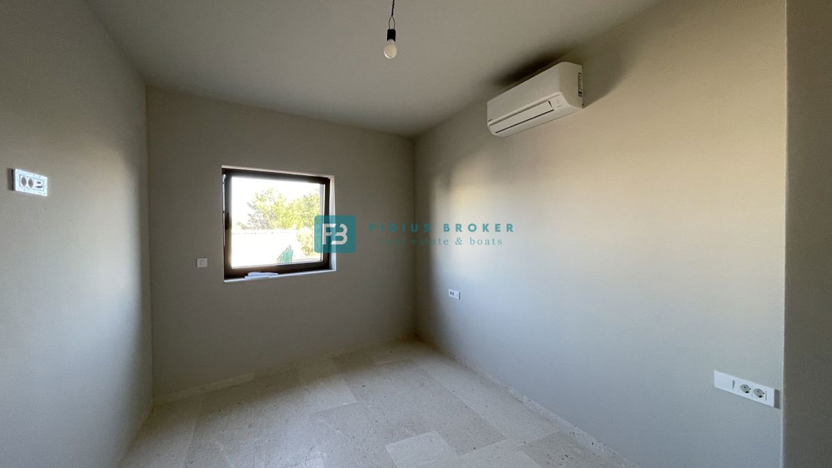 VODICE, novogradnja, pritličje, dvigalo, parkirišče, shramba