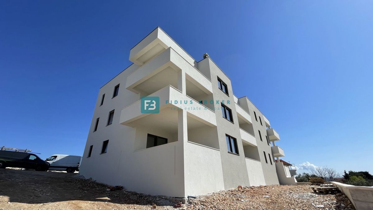 VODICE, novogradnja, pritličje, dvigalo, parkirišče, shramba