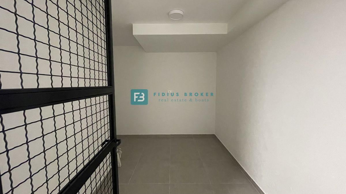 Vodice, novo, 2. nadstropje, vseljivo, panoramski pogled na morje, 2 shrambi