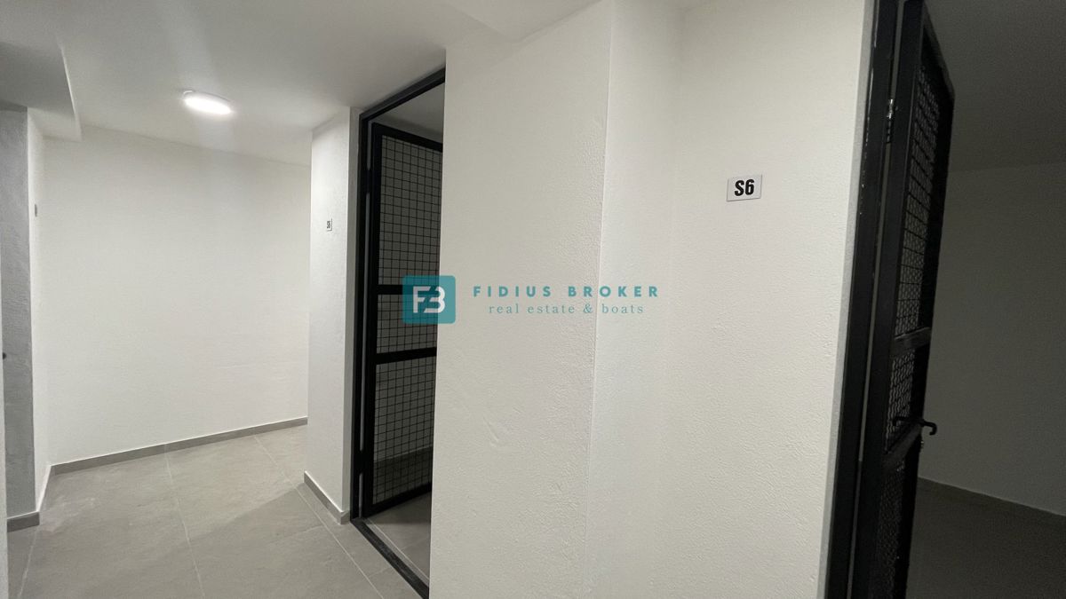 Vodice, novo, 2. nadstropje, vseljivo, panoramski pogled na morje, 2 shrambi