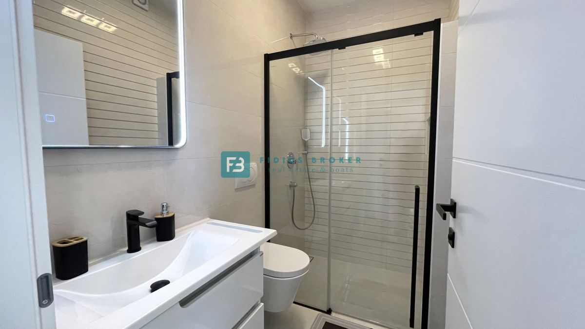 VODICE - SRIMA, novo, opremljeno stanovanje, 300 m do plaže, pogled na morje, 3 spalnice