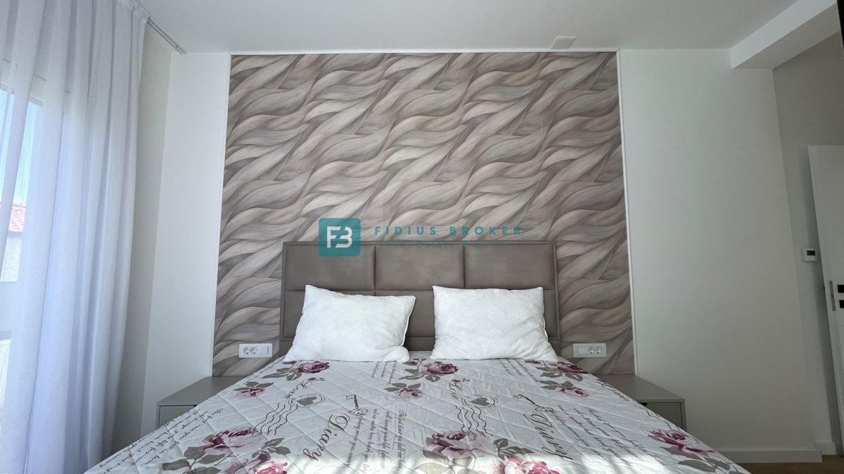 VODICE - SRIMA, novo, opremljeno stanovanje, 300 m do plaže, pogled na morje, 3 spalnice