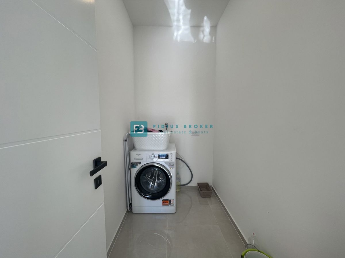 VODICE - SRIMA, novo, opremljeno stanovanje, 300 m do plaže, pogled na morje, 3 spalnice