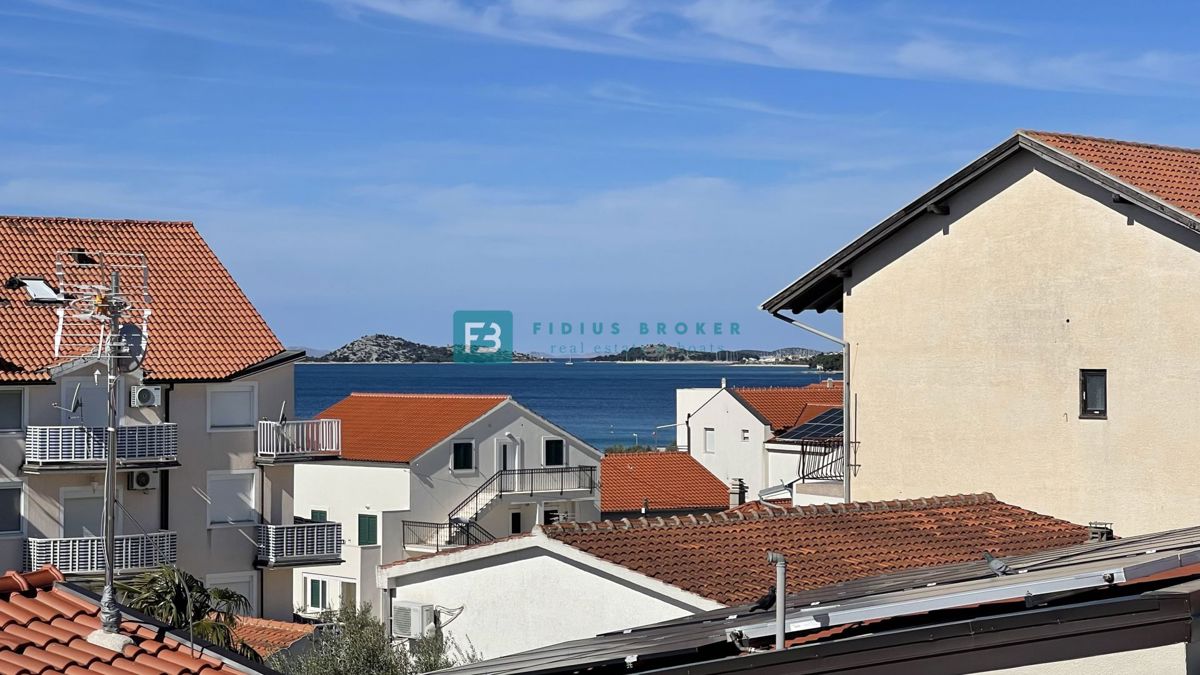 VODICE - SRIMA, novo, opremljeno stanovanje, 300 m do plaže, pogled na morje, 3 spalnice