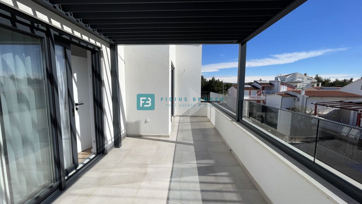 VODICE - SRIMA, novo, opremljeno stanovanje, 300 m do plaže, pogled na morje, 3 spalnice