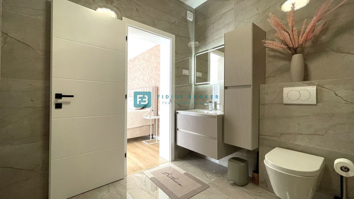 VODICE - SRIMA, novo, opremljeno stanovanje, 300 m do plaže, pogled na morje, 3 spalnice