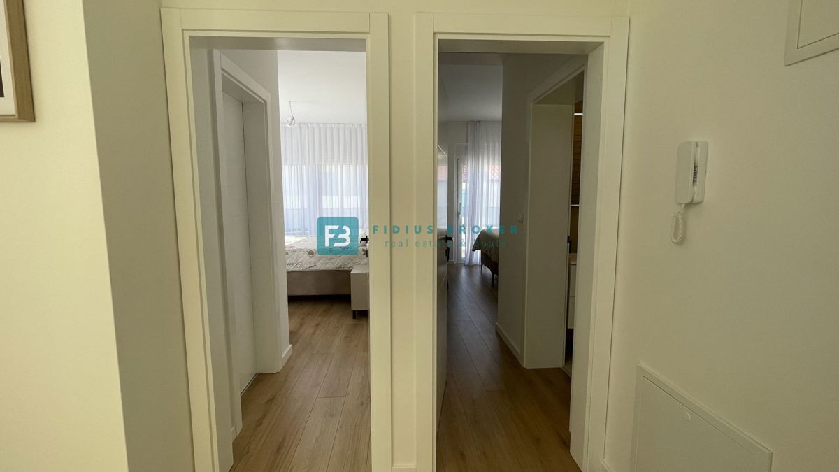 VODICE - SRIMA, novo, opremljeno stanovanje, 300 m do plaže, pogled na morje, 3 spalnice