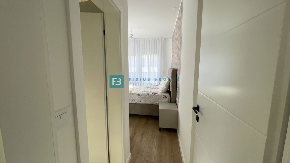 VODICE - SRIMA, novo, opremljeno stanovanje, 300 m do plaže, pogled na morje, 3 spalnice