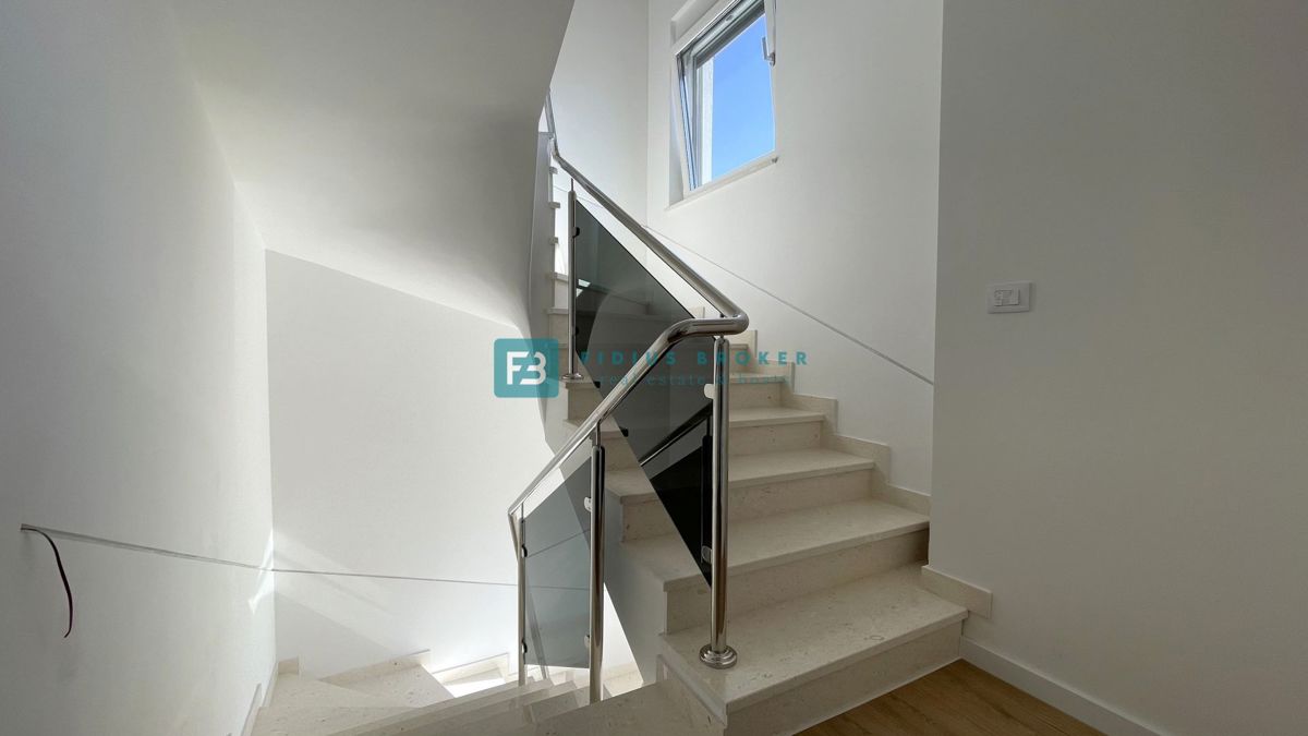 VODICE - SRIMA, novo, opremljeno stanovanje, 300 m do plaže, pogled na morje, 3 spalnice