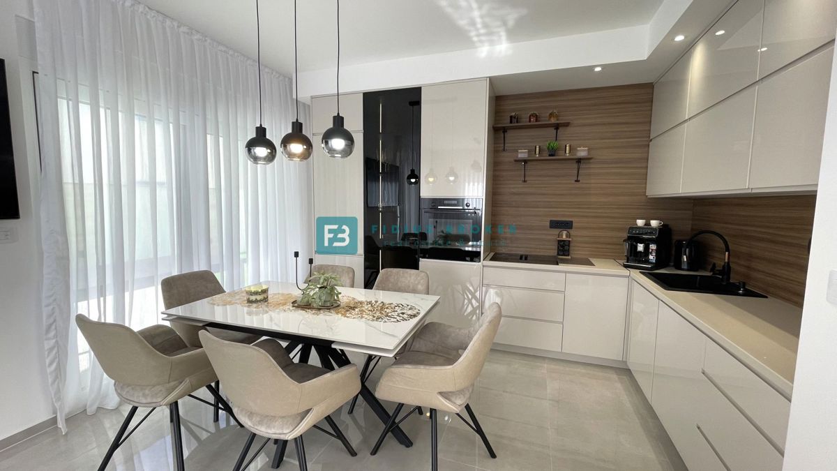 VODICE - SRIMA, novo, opremljeno stanovanje, 300 m do plaže, pogled na morje, 3 spalnice