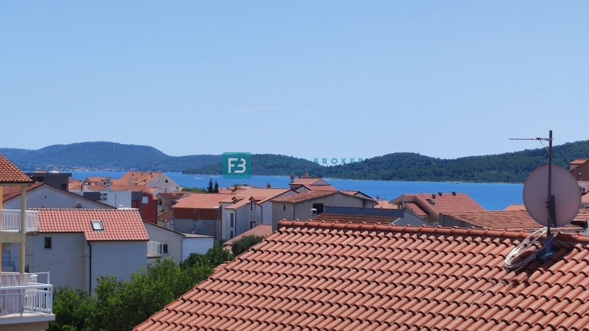 VODICE, novo, razgled, 350 m od morja, strešna terasa 127 m2