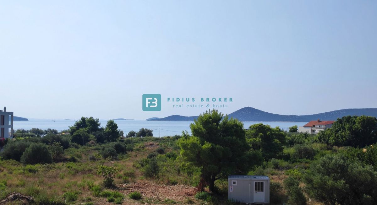 VODICE, novogradnja, 350 m od plaže, 1. nadstropje, pogled na morje