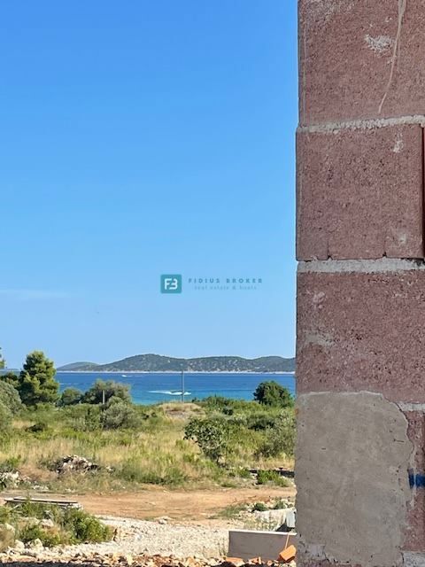 VODICE, novogradnja, 350 m od plaže, 1. nadstropje, pogled na morje