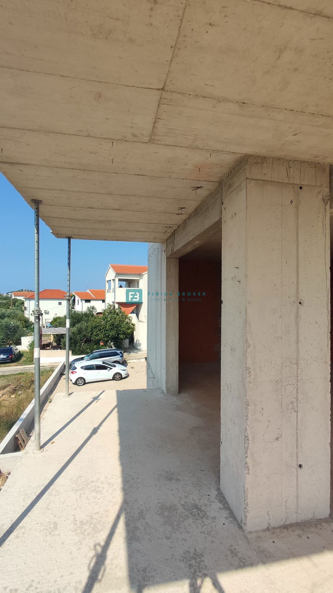 VODICE, novogradnja, 350 m od plaže, 1. nadstropje, pogled na morje