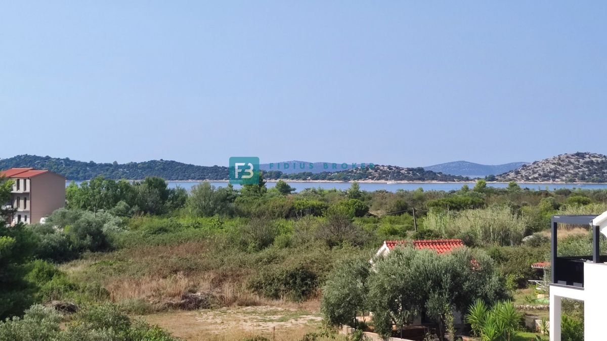 VODICE, novogradnja, 350 m od plaže, 1. nadstropje, pogled na morje