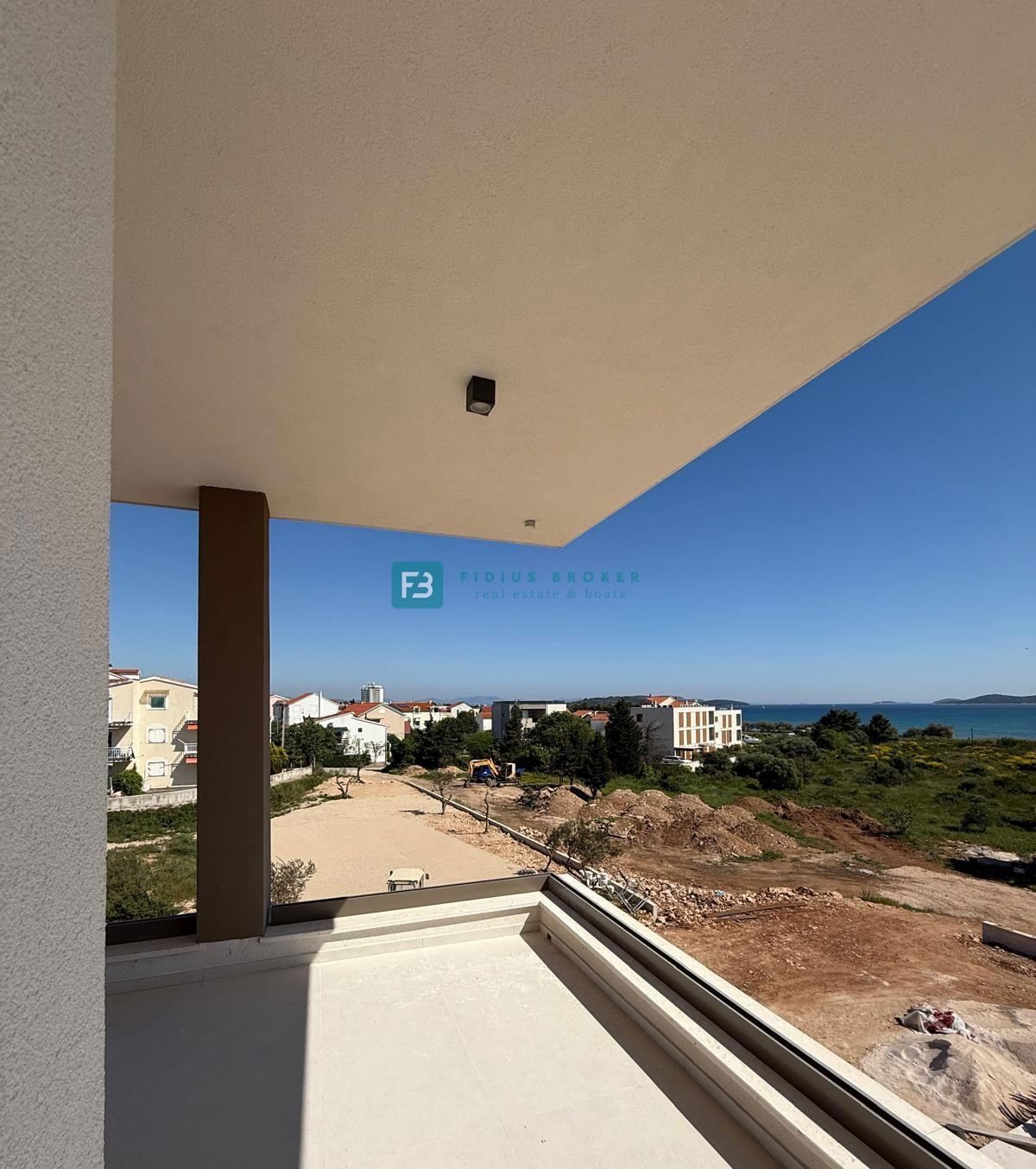 VODICE, novogradnja, 350 m od plaže, 2. nad., pogled na morje
