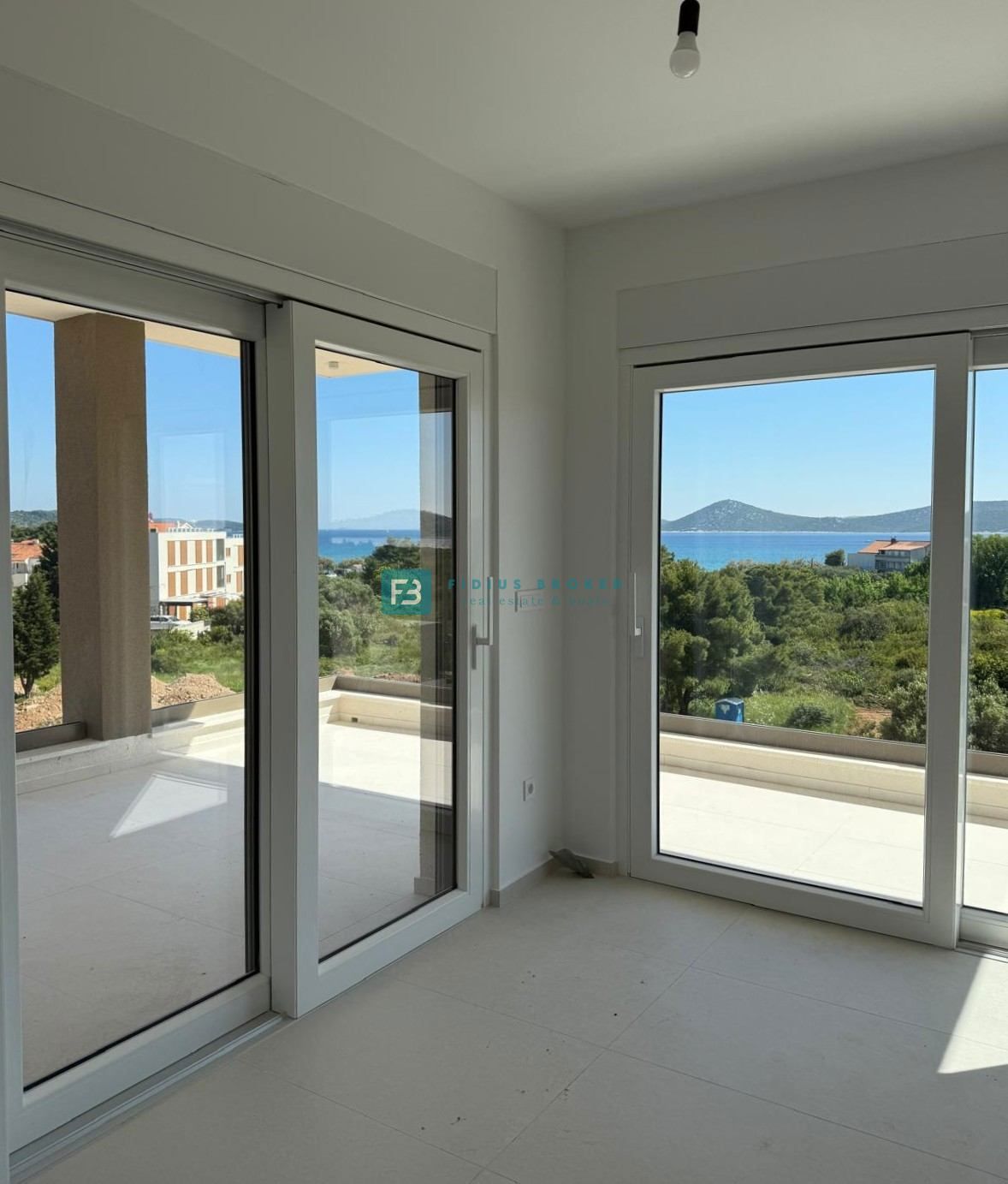 VODICE, novogradnja, 350 m od plaže, 2. nad., pogled na morje