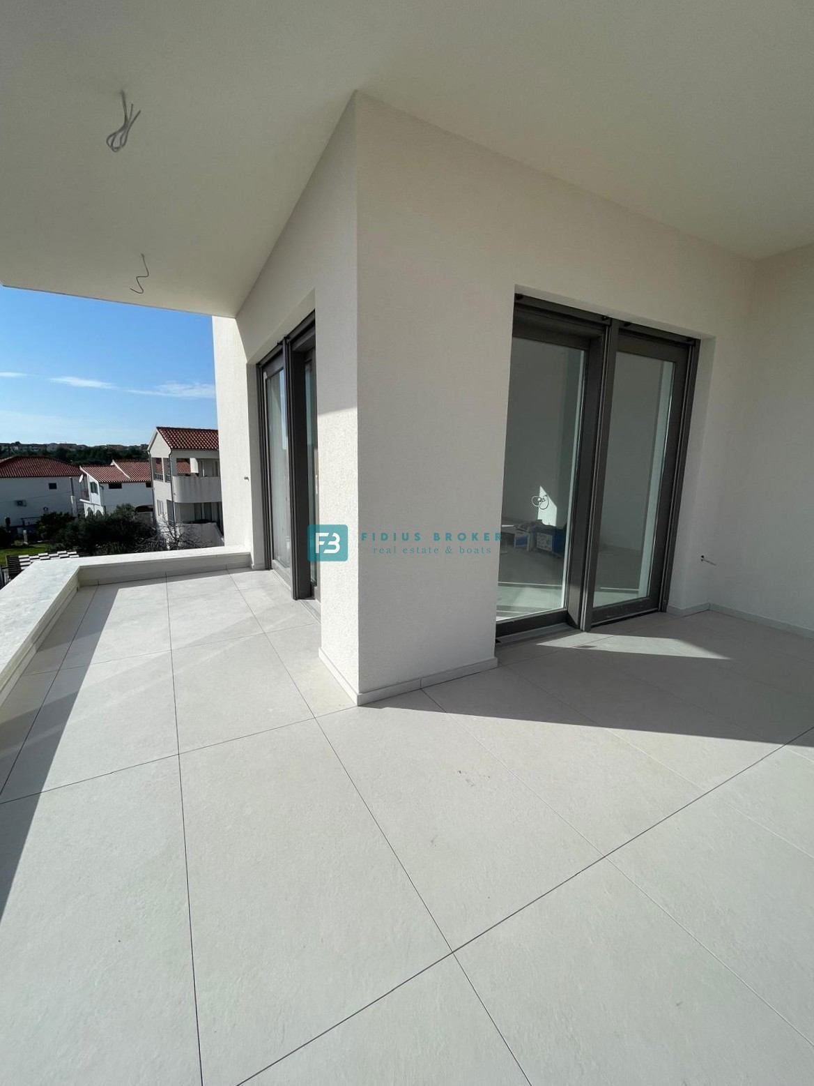 VODICE, novogradnja, 350 m od plaže, 2. nad., pogled na morje