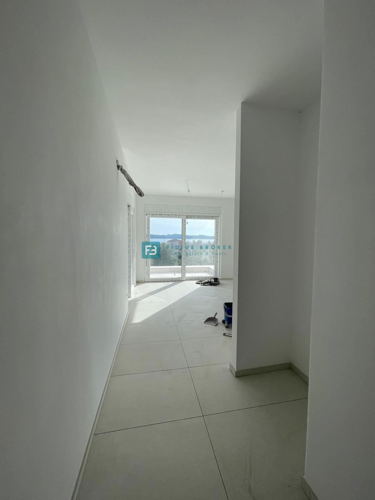 VODICE, novogradnja, 350 m od plaže, 2. nad., pogled na morje