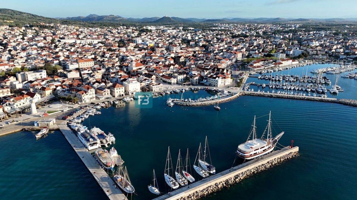 VODICE, opremljeno stanovanje, pritličje, pogled na morje