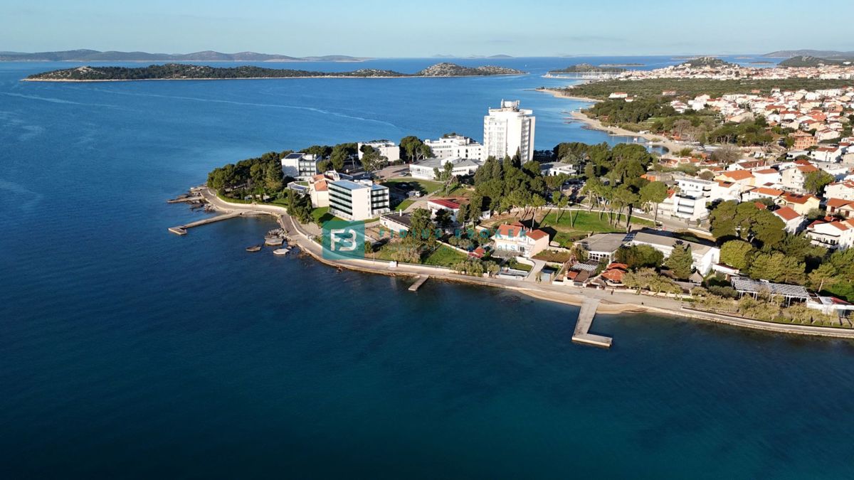 VODICE, opremljeno stanovanje, pritličje, pogled na morje