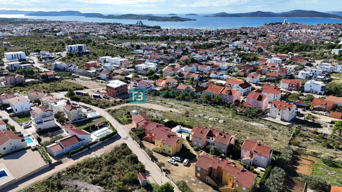 VODICE, opremljeno stanovanje, pritličje, pogled na morje